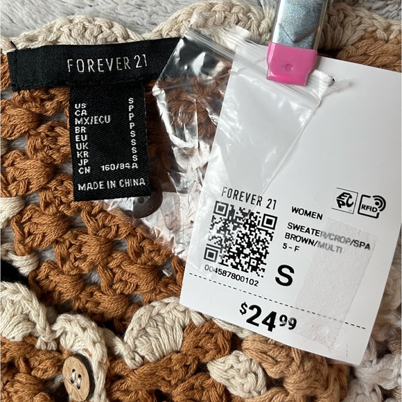 Crocheted Cropped tank top. Button down. NEW WITH TAGS INCLUSION XTRA BUTTON - Picture 6 of 7